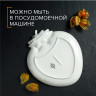 Блюдо фарфоровое с соусником Magistro «Бланш. Клубника», d=25 см, цвет белый