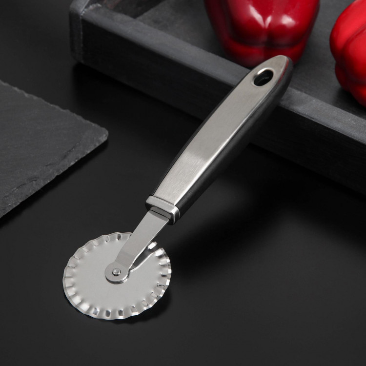 Нож для пиццы и теста Доляна Blade, 20 см, ручка soft-touch, цвет чёрный 