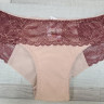 Трусики-бразилиана выполнены из кружева с люрексом Трусики-бразилиана выполнены из кружева с люрексом